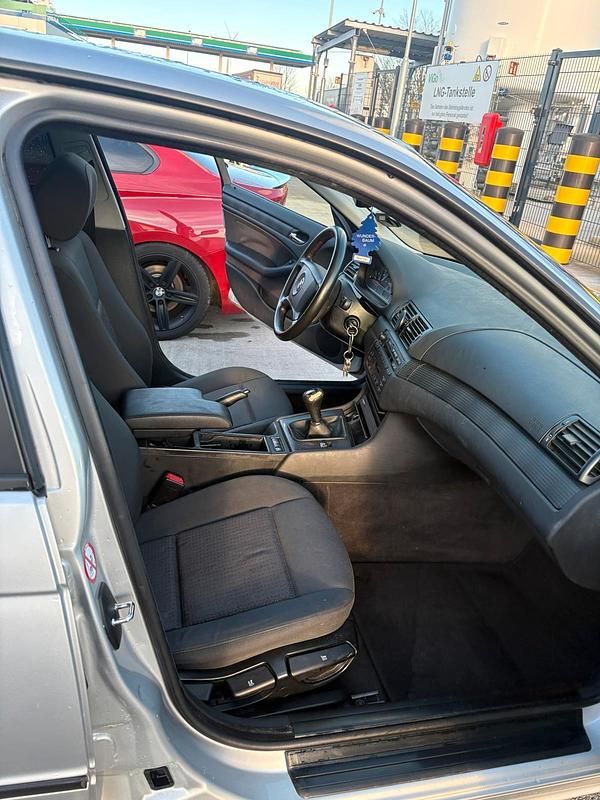 Gebraucht BMW 318 143 PS (105 kW) 2002 Silber Limousine