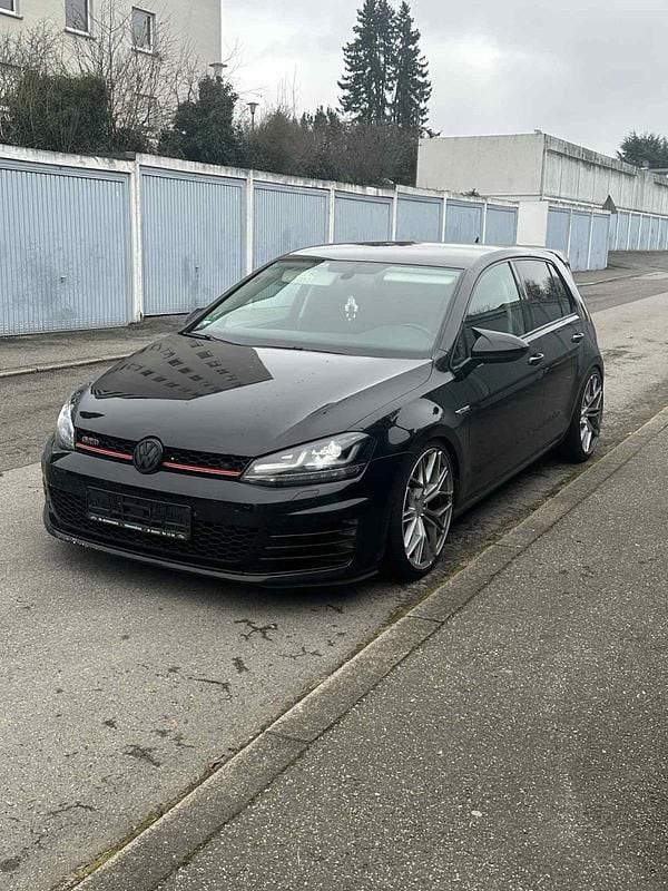 Schwarz Gebraucht 2016 VW Golf VII Kleinwagen | 15.000 € (Etwas zu teuer) - Bild 1/4