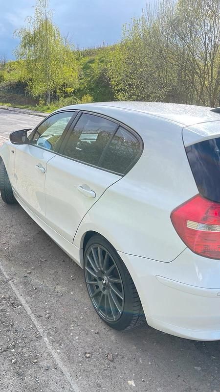 Gebraucht BMW 116 116 PS (85 kW) 2010 Weiß Kleinwagen