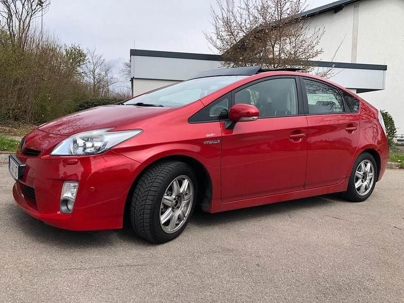Gebraucht Toyota Prius Executive 136 PS (100 kW) 2011 Rot Kleinwagen