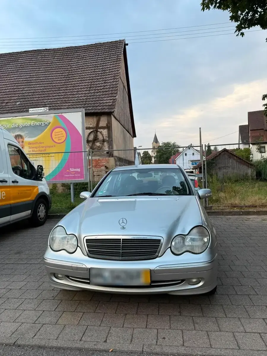 Gebraucht Mercedes C220 143 PS (105 kW) 2002 Silber Limousine