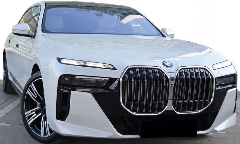 Neu BMW 740 Performance 299 PS (219 kW) 2025 Mineralweiss metallic Limousine
