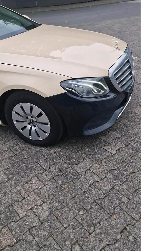 Gebraucht Mercedes E200 150 PS (110 kW) 2020 Beige Limousine