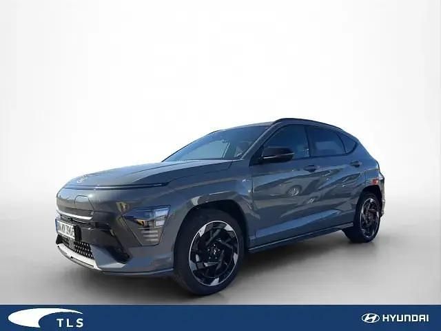 Shadow grey / sol (grau) Gebraucht 2024 Hyundai Kona N Line SUV | 35.980 € (Fairer Preis) - Bild 1/4