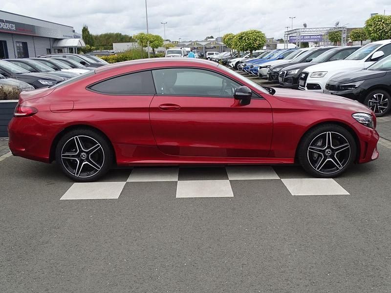 Gebraucht Mercedes C180 156 PS (114 kW) 2019 Rot hyazinthrot  metalliclack (metallic) Coupé
