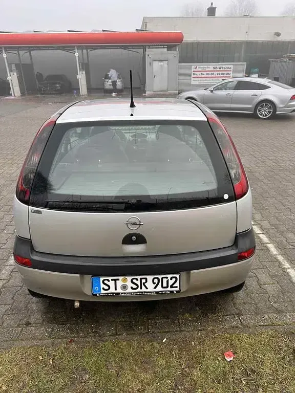 Używany Opel Corsa 58 KM (42 kW) 2002 Srebrny Hatchback