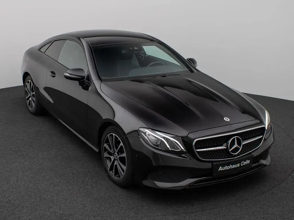 Gebraucht Mercedes E200 197 PS (144 kW) 2019 Schwarz Coupé