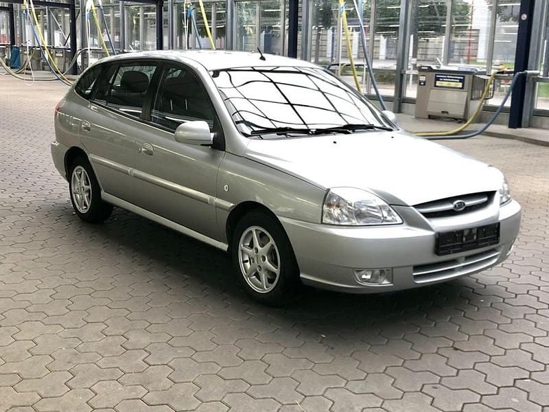 Gebraucht Kia Rio 97 PS (71 kW) 2004 Cool silver Kombi