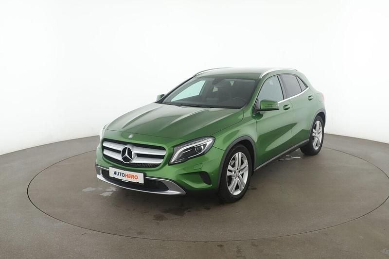 Grün Gebraucht 2016 Mercedes GLA180 Urban SUV | 18.830 € (Fairer Preis) - Bild 1/3