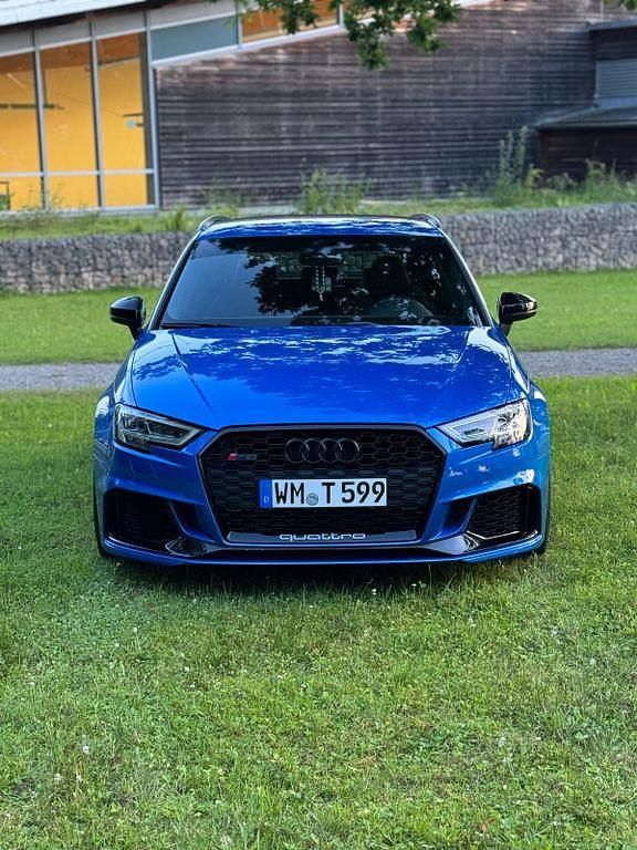 Blau Gebraucht 2017 Audi RS3 Ambiente Limousine | 51.900 € (Teuer) - Bild 1/4