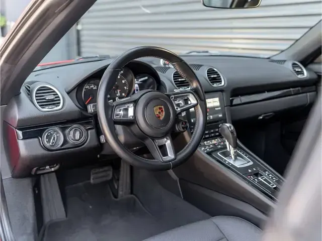Gebraucht Porsche Boxster 299 PS (219 kW) 2021 Rot Cabrio