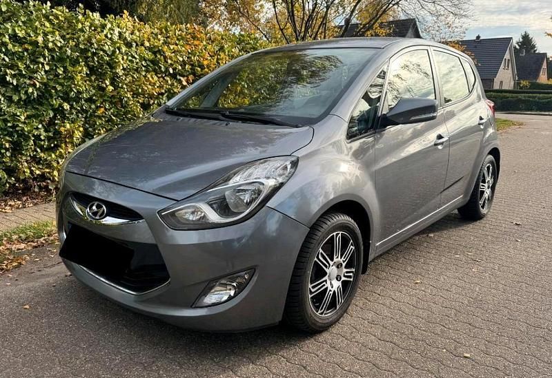 Grau Gebraucht 2011 Hyundai ix20 Trend Kleinwagen | 6.200 € (Fairer Preis) - Bild 1/4