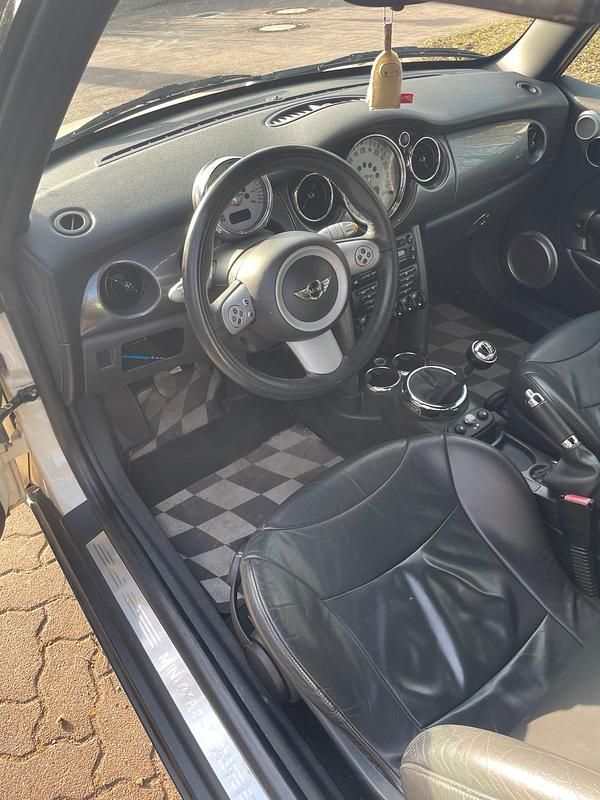 Usado Mini Cooper Cabriolet 115 HP (84 kW) 2008 Bege Cabrios