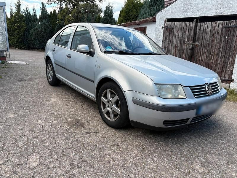 Silber Gebraucht 2002 VW Bora Limousine | 750 € (Superpreis) - Bild 1/4