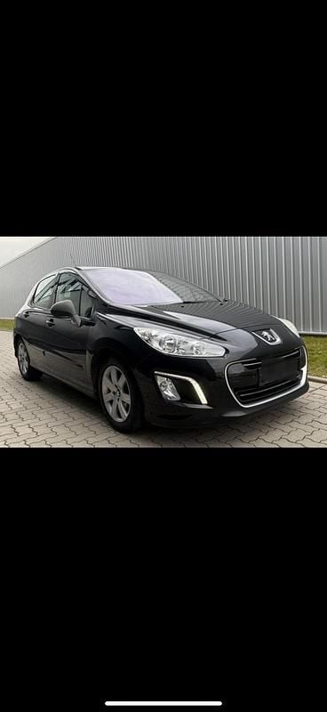 Gebraucht Peugeot 308 112 PS (82 kW) 2013 Schwarz Kleinwagen