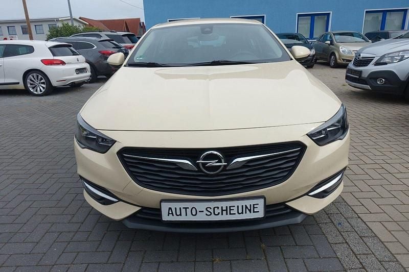 Gebraucht Opel Insignia Edition 140 PS (102 kW) 2019 Hellelfenbein/light ivory Limousine