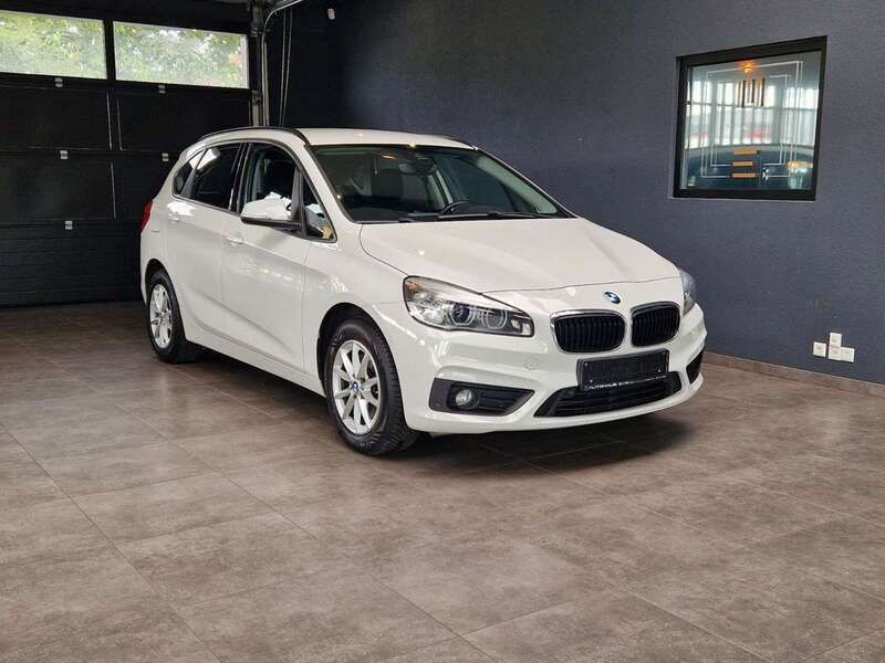 Alpinweiss iii Gebraucht 2016 BMW 218 Advantage Van / Kleinbus | 10.999 € (Fairer Preis) - Bild 1/2