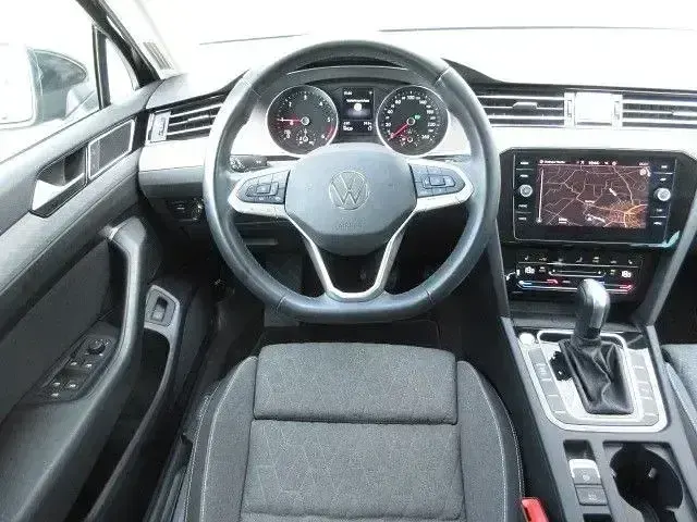 Gebraucht VW Passat 150 PS (110 kW) 2022 Grau Kombi