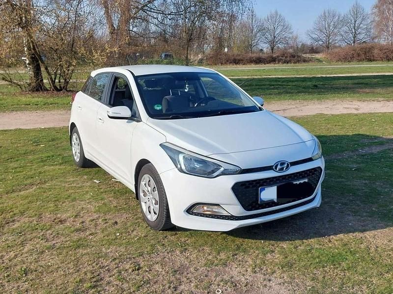 Gebraucht Hyundai i20 75 PS (55 kW) 2017 Weiß Limousine