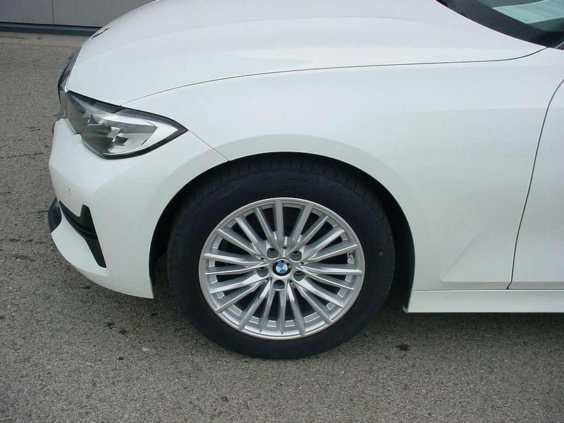 Gebraucht BMW 318 Sport Line 150 PS (110 kW) 2022 Weiß Kombi