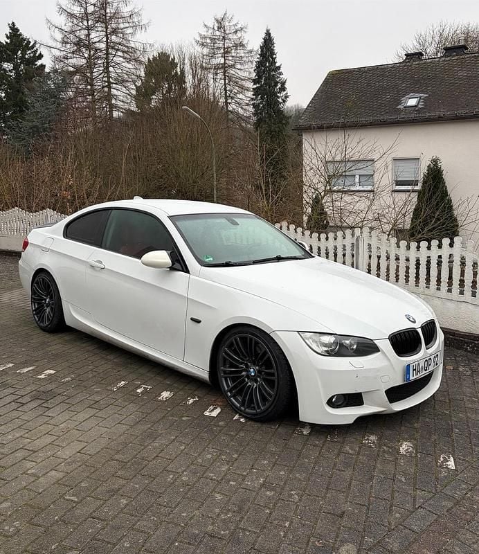 Weiß Gebraucht 2008 BMW 325 Coupé | 7.500 € (Fairer Preis) - Bild 1/4