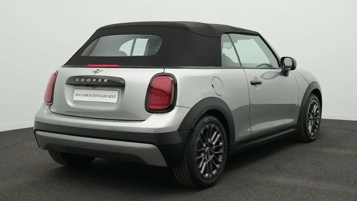 Gebraucht Mini Cooper Cabriolet Favoured 163 PS (119 kW) 2025 Grau Cabrio