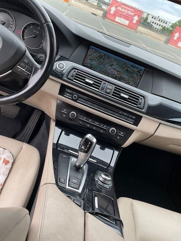 Schwarz Gebraucht 2011 BMW 525 Limousine | 10.950 € (Guter Preis) - Bild 1/4