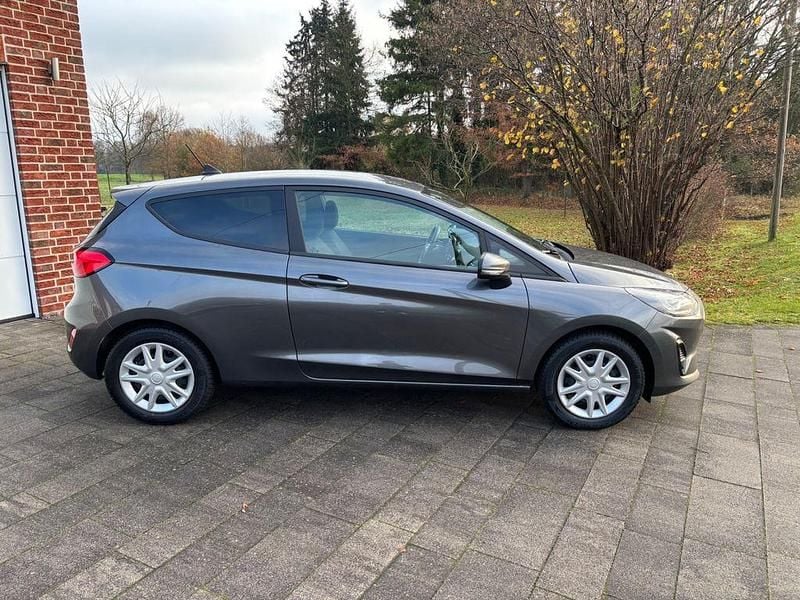 Gebraucht Ford Fiesta Cool & Connect 125 PS (91 kW) 2022 Grau Limousine