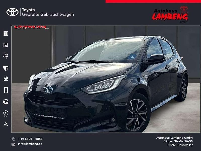 Mysticschwarz mica Gebraucht 2021 Toyota Yaris Hybrid Team Kleinwagen | 16.990 € (Fairer Preis) - Bild 1/4