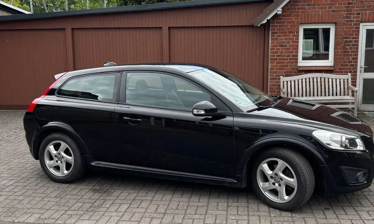 Gebraucht Volvo C30 Momentum 114 PS (83 kW) 2011 Schwarz Kleinwagen