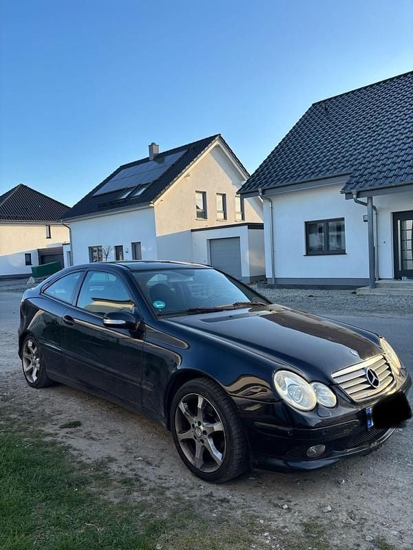 Schwarz Gebraucht 2006 Mercedes C220 Coupé | 2.500 € (Fairer Preis) - Bild 1/4