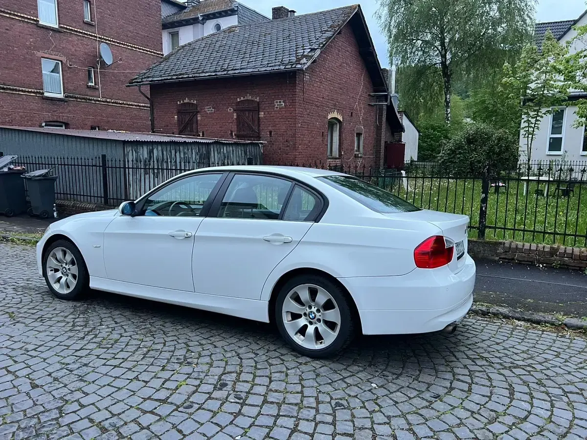 Gebraucht BMW 318 2007 Weiß Limousine