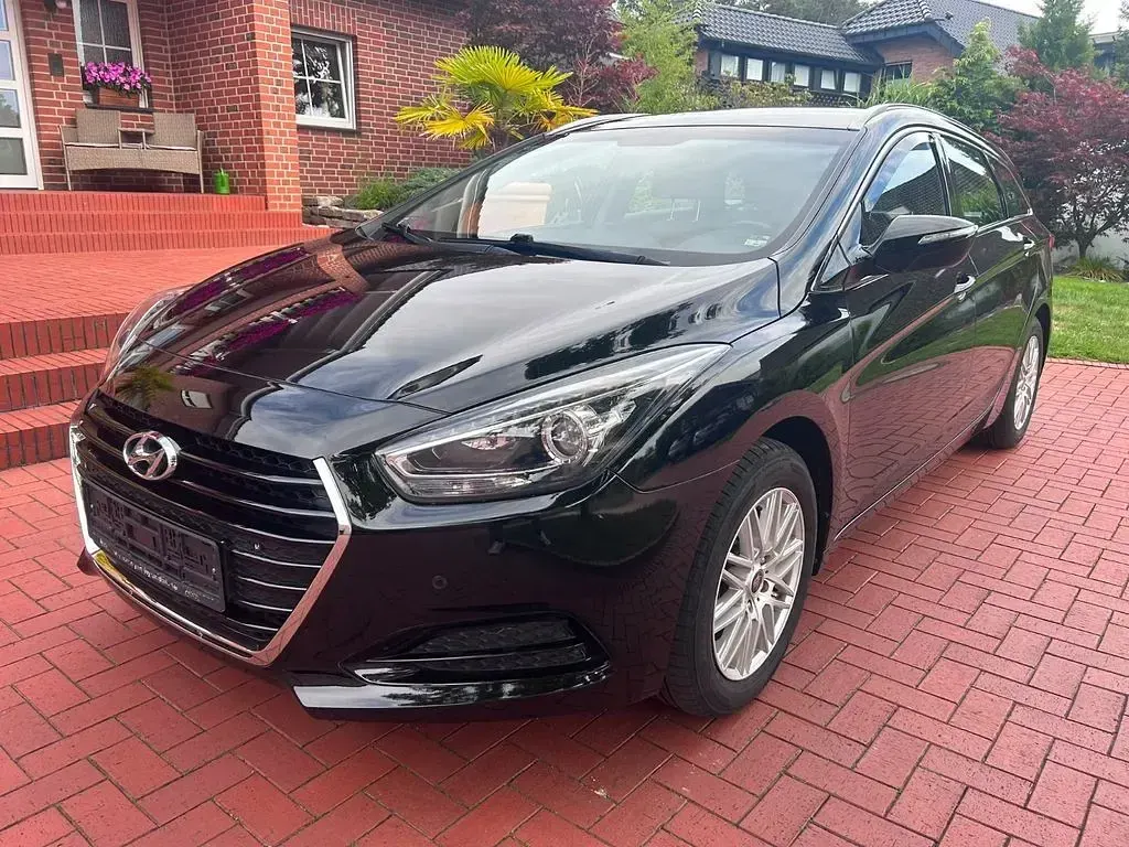 Gebraucht Hyundai i40 Classic 135 PS (99 kW) 2016 Schwarz Kombi