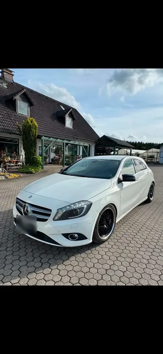 Gebraucht Mercedes A180 122 PS (89 kW) 2012 Weiß Kleinwagen