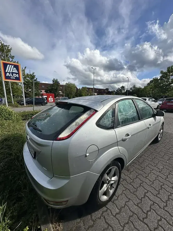 Gebraucht Ford Focus Style 101 PS (74 kW) 2010 Kleinwagen
