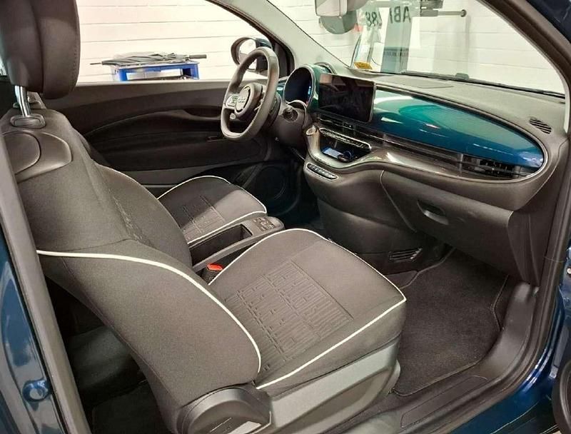 Gebraucht Fiat 500e 86 kW (118 PS) 2023 Grün Kleinwagen