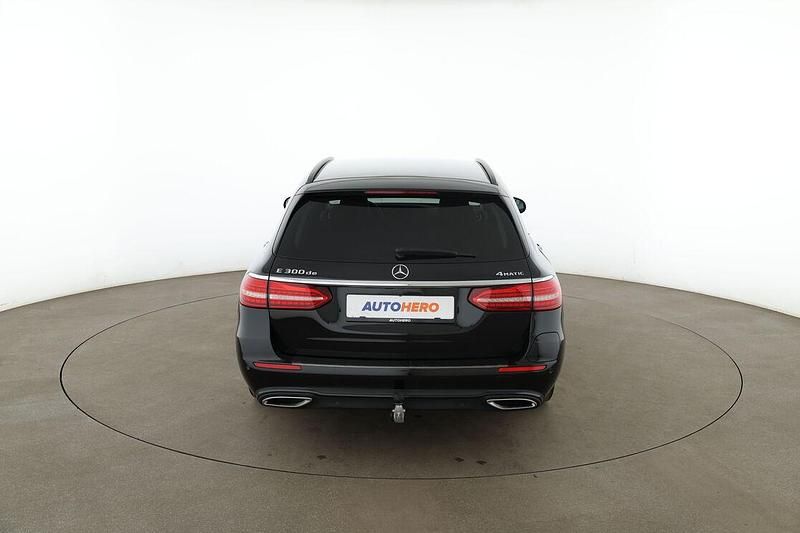 Gebraucht Mercedes E300 122 PS (89 kW) 2021 Schwarz Kombi