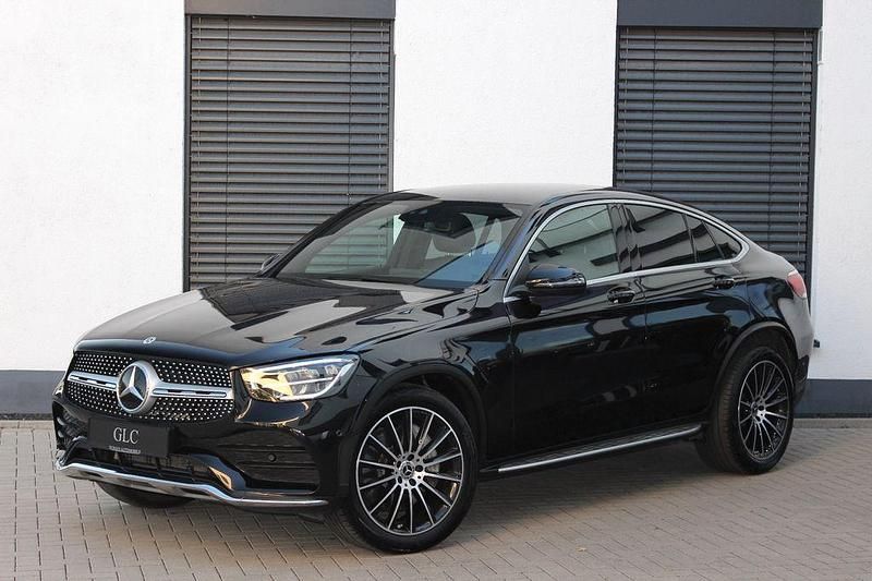 Obsidianschwarz metallic Gebraucht 2019 Mercedes GLC200 AMG SUV | 37.900 € - Bild 1/4