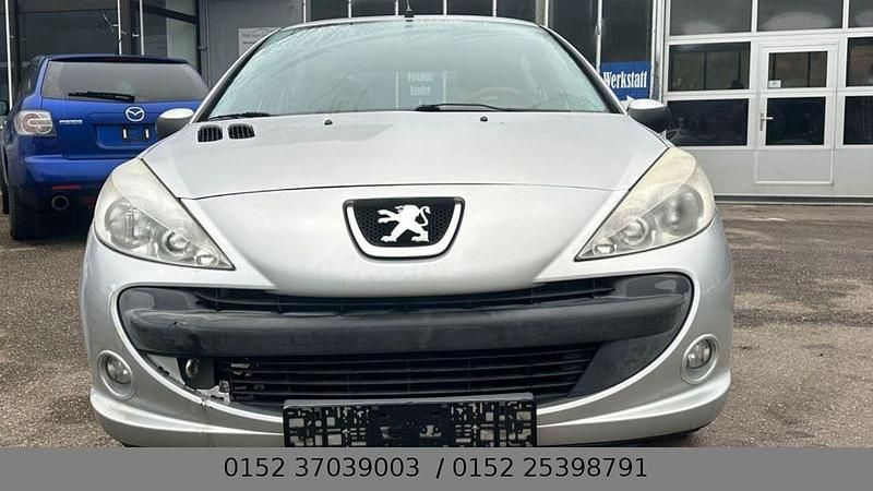 Gebraucht Peugeot 206+ Basis 60 PS (44 kW) 2011 Silber Kleinwagen
