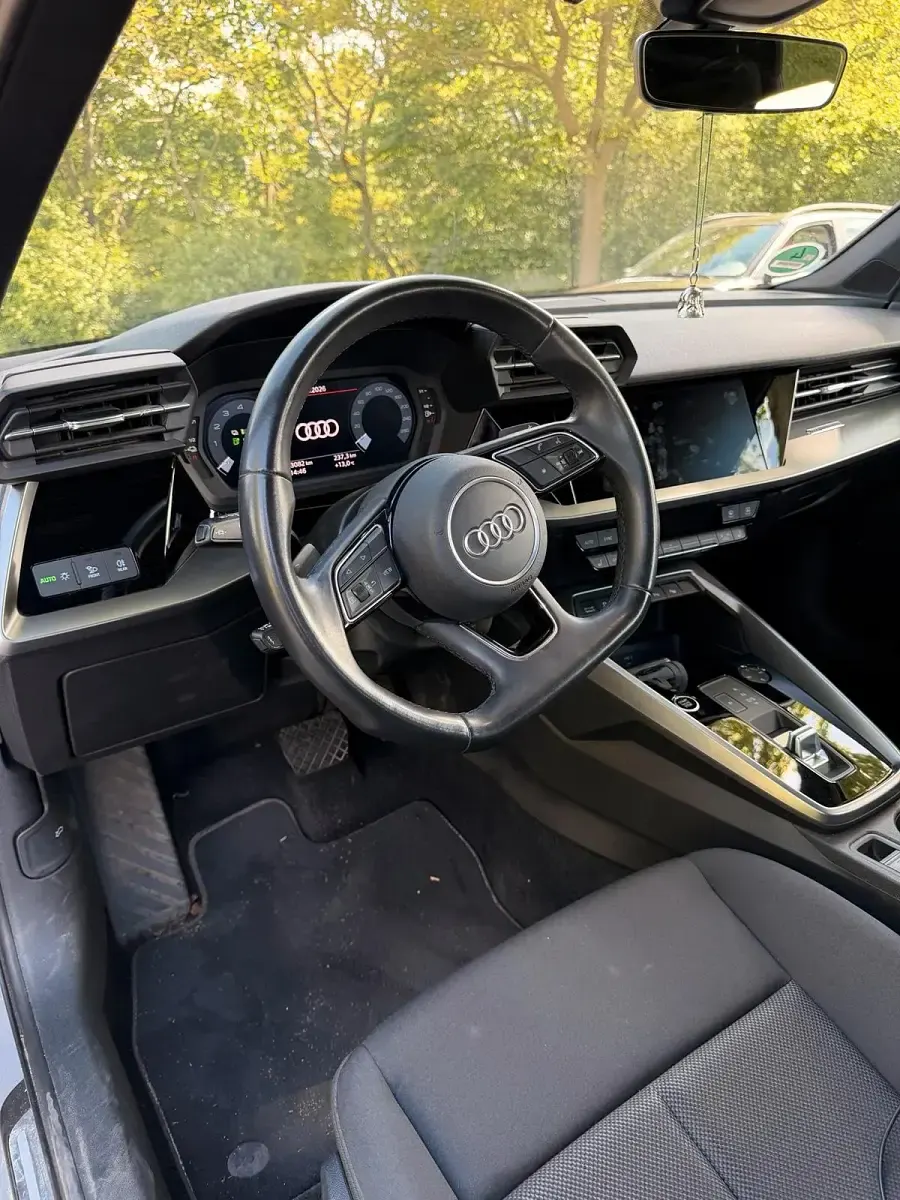 Gebraucht Audi A3 e-tron 208 PS (152 kW) 2023 Andere farben Kleinwagen