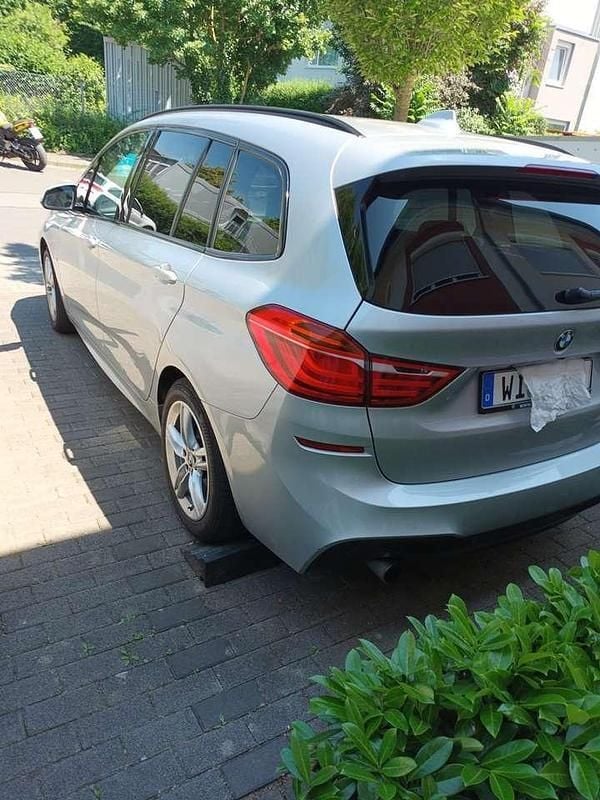 Silber Gebraucht 2017 BMW 218 Gran Tourer M Sport Van / Kleinbus | 17.399 € (Guter Preis) - Bild 1/4