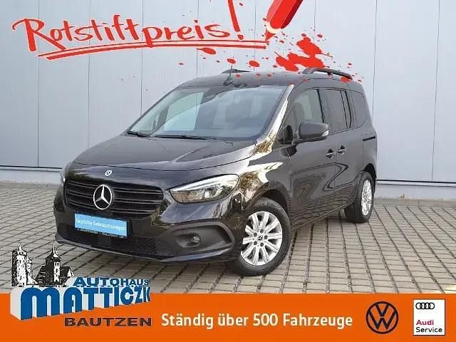 Schwarz (dravitschwarz metallic) Gebraucht 2021 Mercedes Citan 110 Kombi | 24.789 € (Teuer) - Bild 1/4