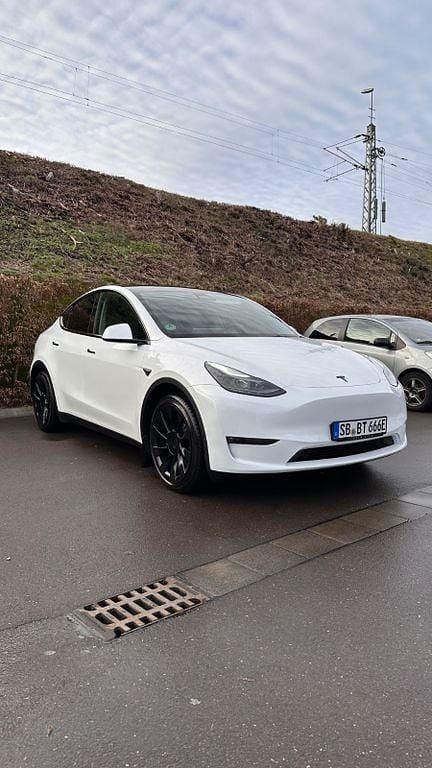 Weiß Gebraucht 2023 Tesla Model Y Long Range AWD SUV | 35.000 € (Guter Preis) - Bild 1/4
