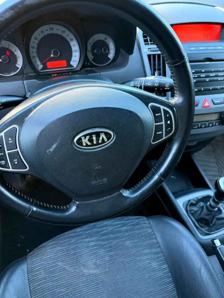 Second-hand Kia Ceed 110 CP (80 kW) 2008 Gri Hatchback