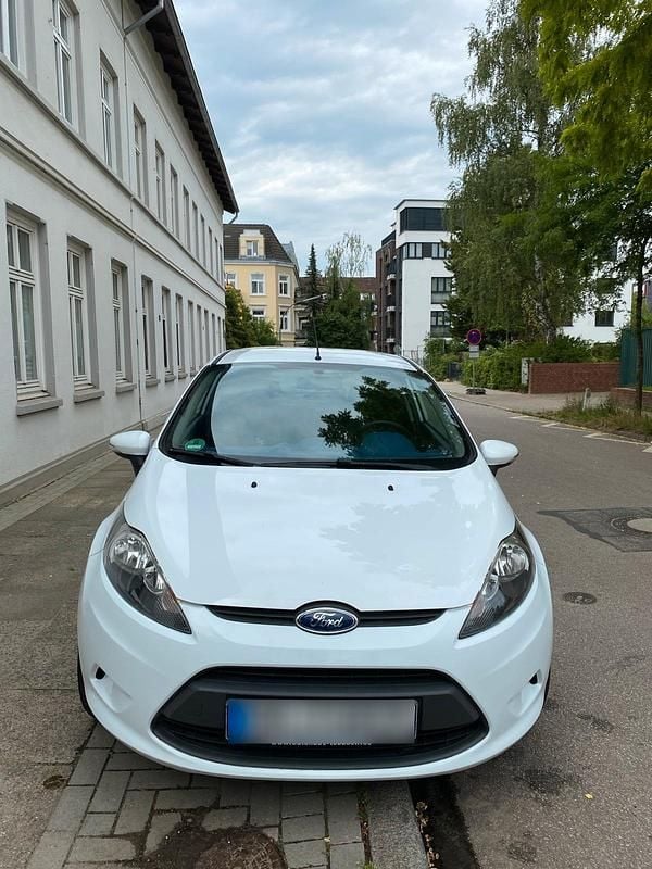 Gebraucht Ford Fiesta 65 PS (47 kW) 2009 Weiß Kleinwagen
