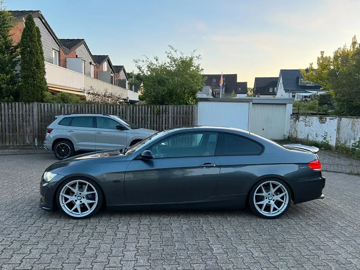 Gebraucht BMW 325 Performance 218 PS (160 kW) 2007 Grau Coupé
