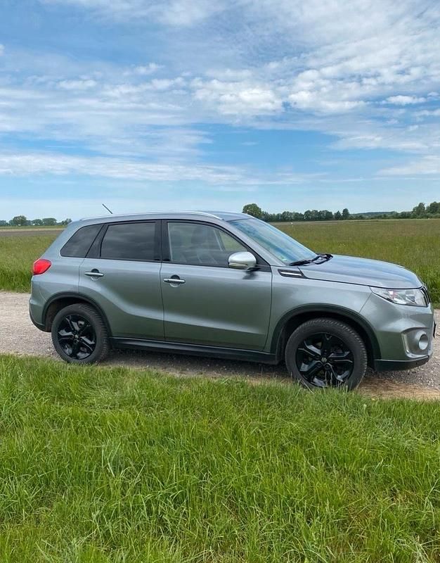 Gebraucht Suzuki Vitara 140 PS (102 kW) 2016 Grau SUV