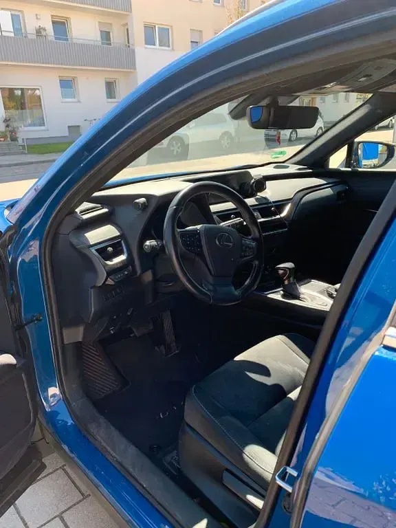 Second-hand Lexus UX 184 CP (135 kW) 2020 Albastru SUV
