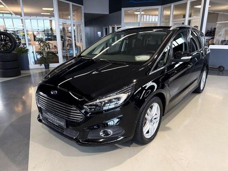 Gebraucht Ford S-MAX Titanium 150 PS (110 kW) 2018 Schwarz Van / Kleinbus