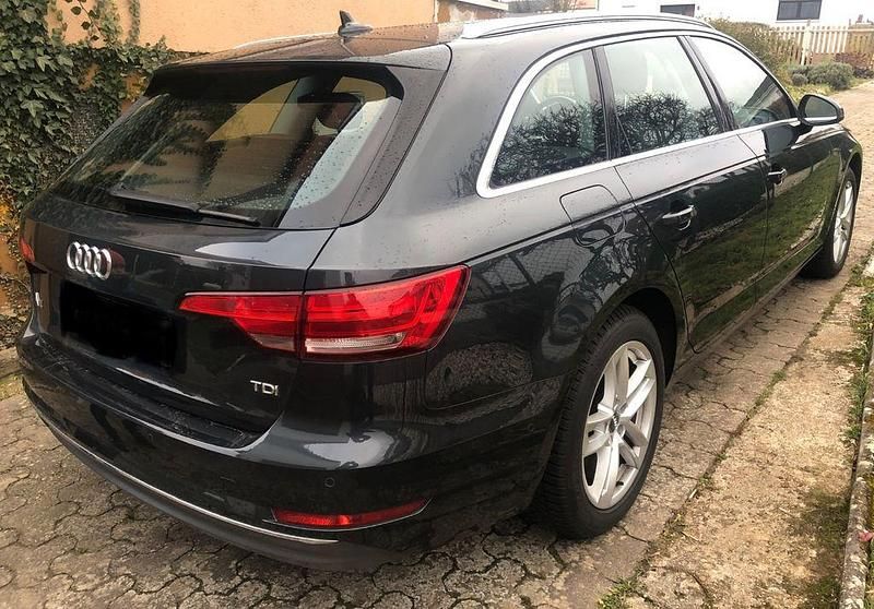 Gebraucht Audi A4 Sport 190 PS (139 kW) 2017 Grau Kombi